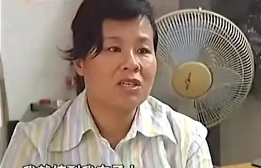 深圳保潔大媽，撿到一紙箱，卻被警方逮捕，差點(diǎn)判無期，打開一看瞬間傻眼